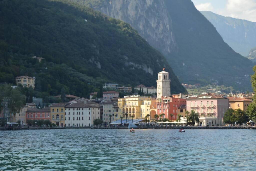 Appartamento Sunrise - Centro Storico N2 Riva Zewnętrze zdjęcie
