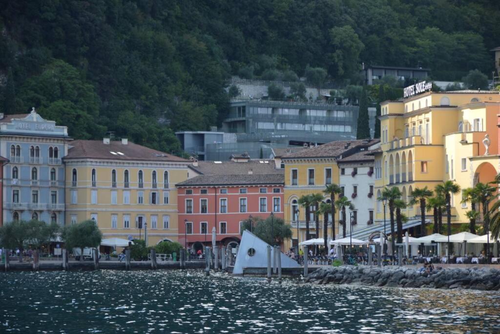 Appartamento Sunrise - Centro Storico N2 Riva Zewnętrze zdjęcie