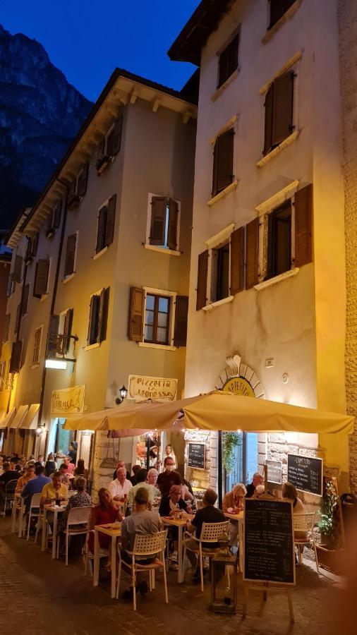 Appartamento Sunrise - Centro Storico N2 Riva Zewnętrze zdjęcie